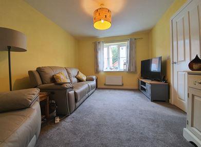 9 Poplar lounge2.JPG
