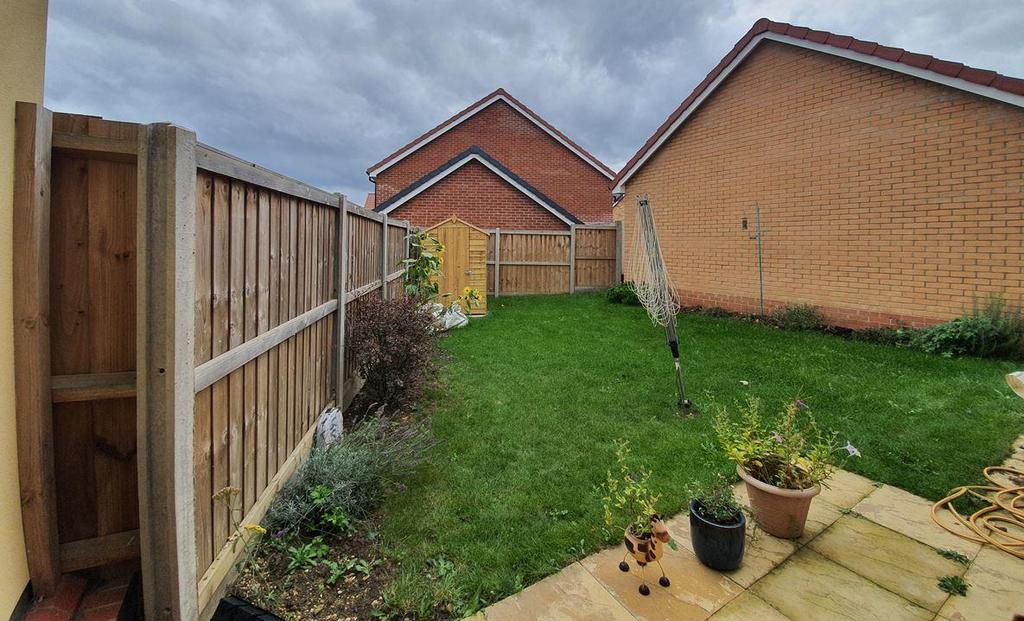 9 Poplar rear garden1.JPG
