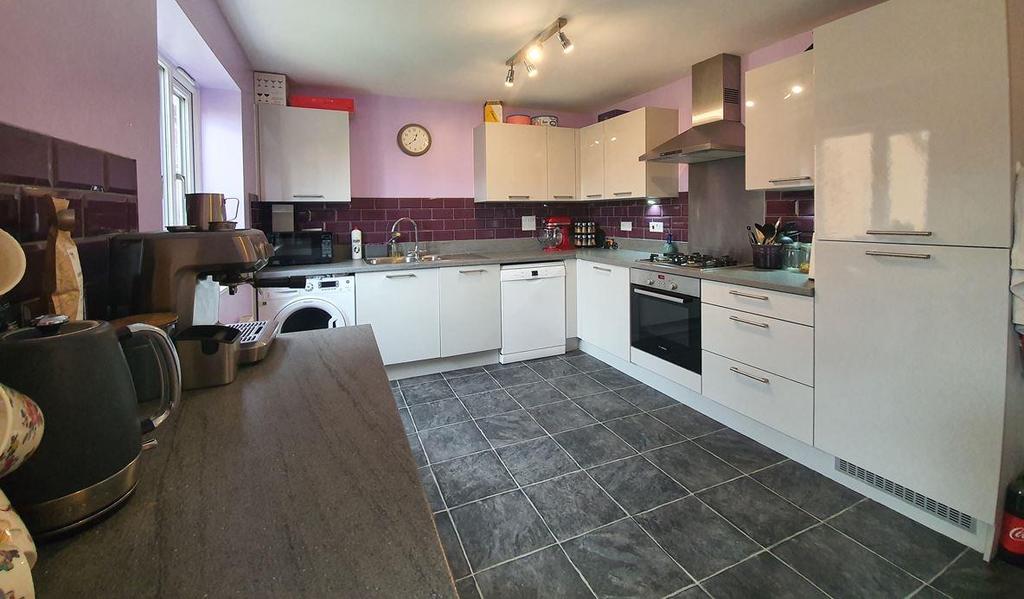 9 Poplar kitchen.JPG