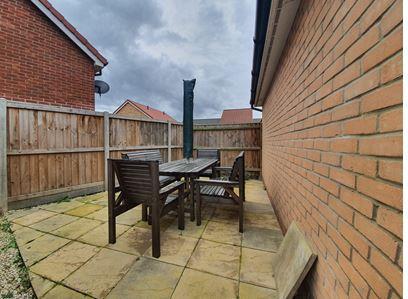 9 Poplar rear garden.JPG