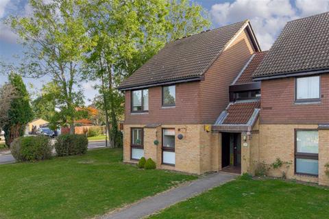 2 Hillside Close, Banstead, SM7 1ET