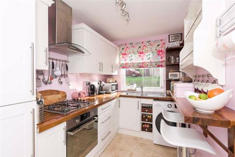 2 Hillside Close, Banstead, SM7 1ET