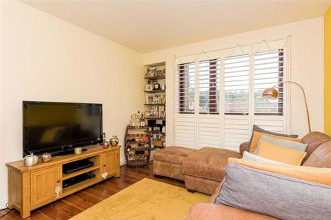 2 Hillside Close, Banstead, SM7 1ET
