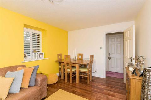 2 Hillside Close, Banstead, SM7 1ET