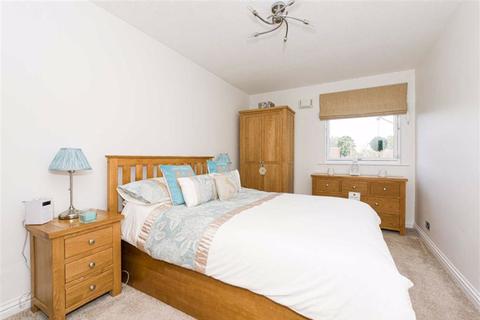2 Hillside Close, Banstead, SM7 1ET