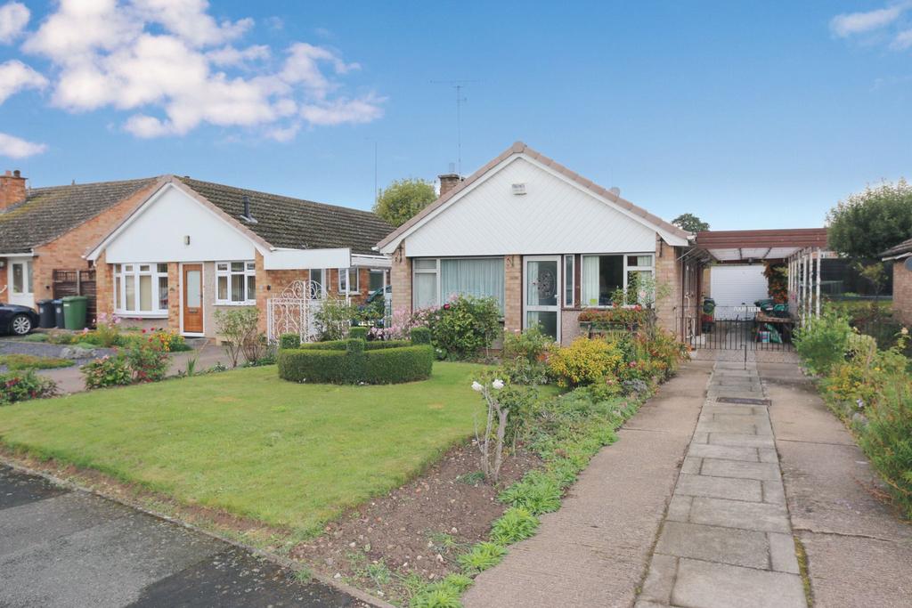 Augustus Drive, Alcester, B49 2 bed detached bungalow £299,950
