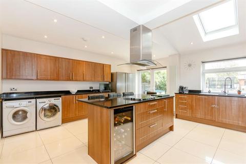 36 Courtenay Road, Worcester Park, KT4 8RY