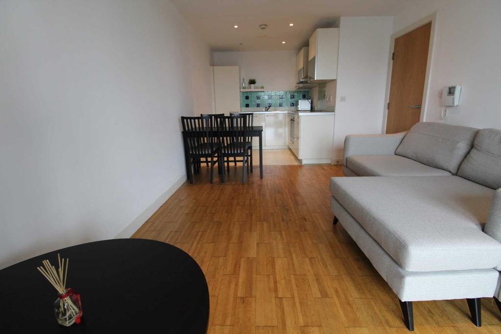 Block 1 St Island Hulme Hal, Manchester 2 bed apartment £875 pcm (£202 pw)