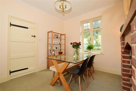 119 Downs Road, Istead Rise, Gravesend, DA13 9HD