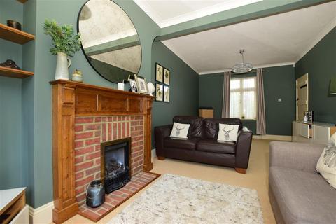 119 Downs Road, Istead Rise, Gravesend, DA13 9HD