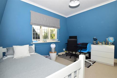 119 Downs Road, Istead Rise, Gravesend, DA13 9HD