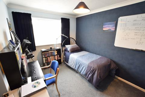 2 Banister Close, Clacton-on-sea, CO16 8XD