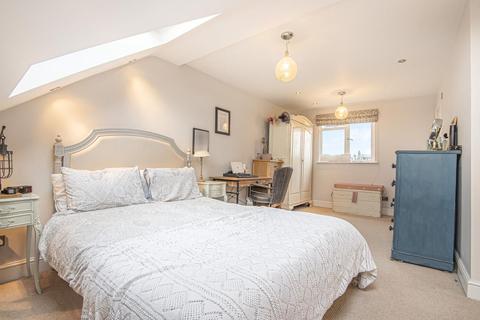 136 Faraday Road, London, SW19 8PB