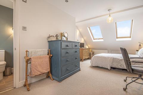 136 Faraday Road, London, SW19 8PB