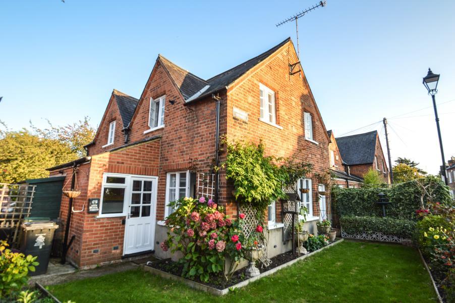 Prince Consort Cottages, Windsor 2 bed cottage for sale £475,000