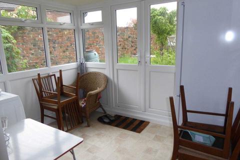 3 bedroom house to rent, Robindale Avenue, Earley