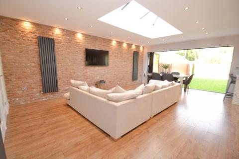 10 Ascot Road, Broadstone, BH18 9EZ