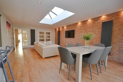 10 Ascot Road, Broadstone, BH18 9EZ