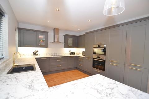 10 Ascot Road, Broadstone, BH18 9EZ