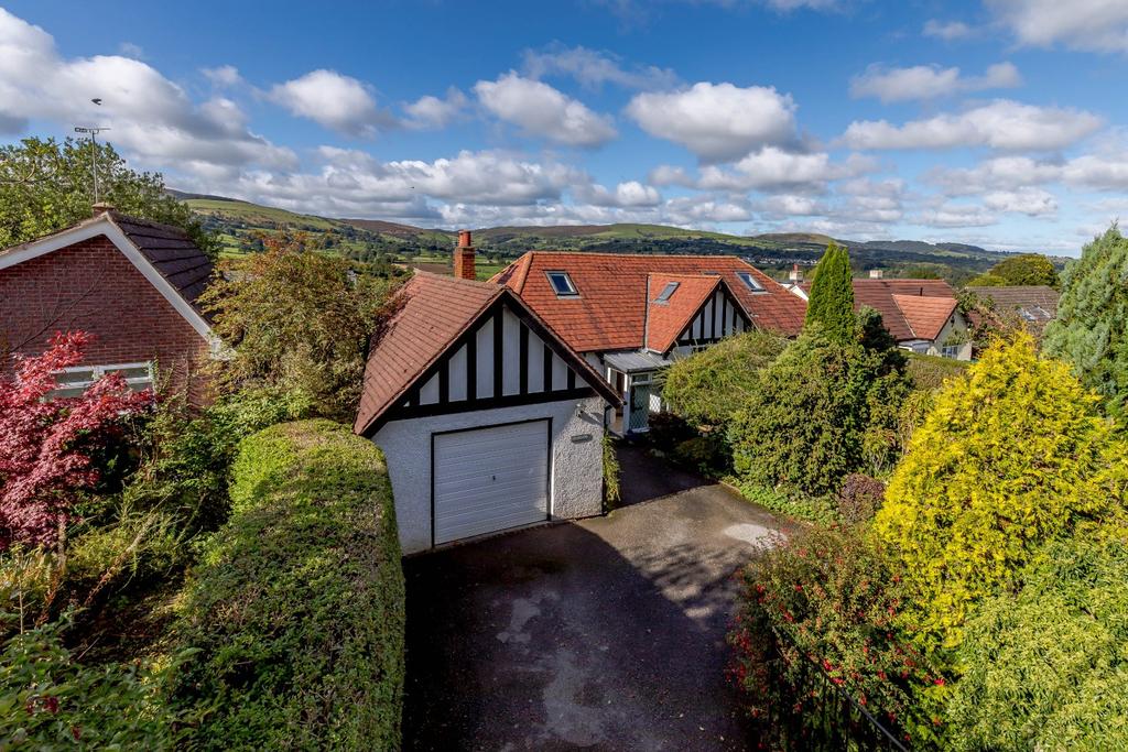 Cefn Bychan Road, Pantymwyn, Mold, Clwyd 4 bed detached house £475,000