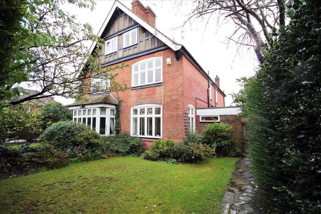 Aldenham Road, Bushey, WD23. 5 bed semidetached house £799,950
