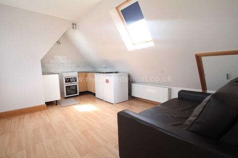 1 bedroom flat to rent, Crowborough Road, Southend On Sea