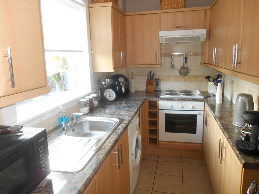 BRYCE GARDENS, LARKHALL ML9 2 bed end of terrace house £100,000