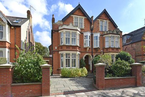 7 Hale Gardens, London, W3 9SG