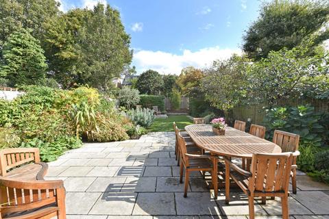 7 Hale Gardens, London, W3 9SG