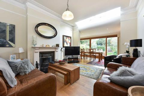 7 Hale Gardens, London, W3 9SG