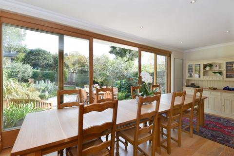7 Hale Gardens, London, W3 9SG