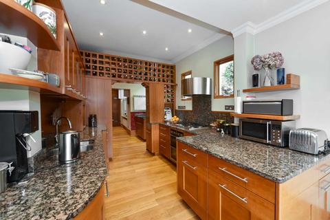 7 Hale Gardens, London, W3 9SG