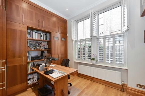 7 Hale Gardens, London, W3 9SG