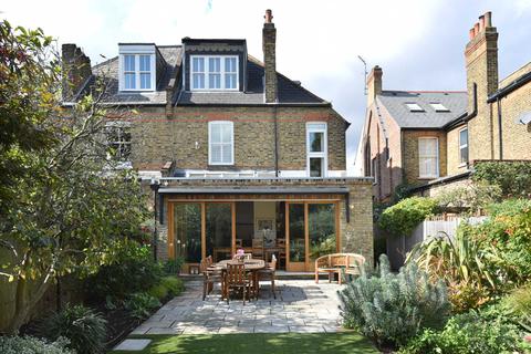 7 Hale Gardens, London, W3 9SG