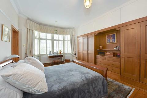 7 Hale Gardens, London, W3 9SG