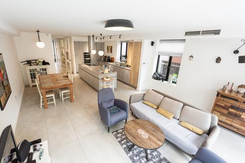 67 The Ridgeway, London, NW11 8PH