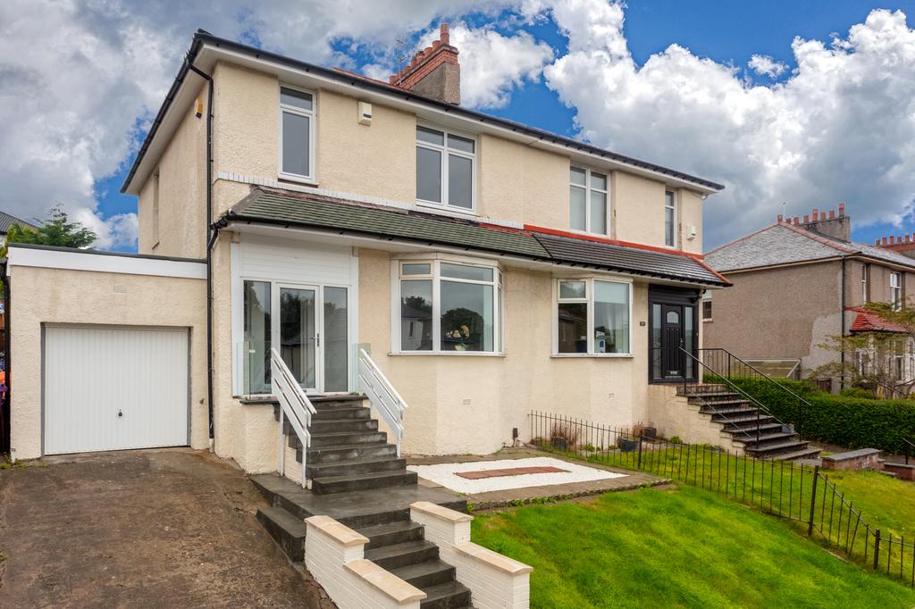 175 King's Park Avenue, Kings Park, G44 4HZ 3 bed semidetached villa