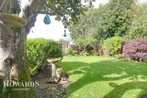 18 Bramfield Road, Lowestoft, NR32 3DT