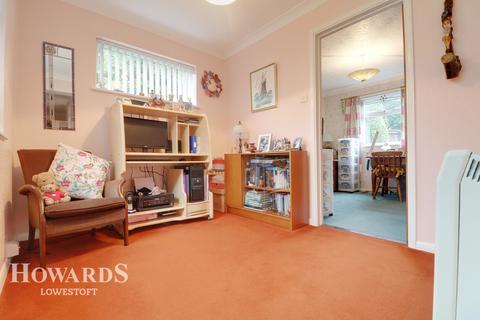 18 Bramfield Road, Lowestoft, NR32 3DT