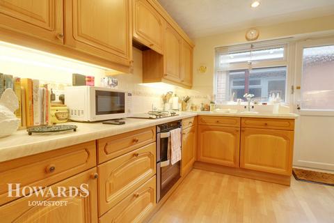 18 Bramfield Road, Lowestoft, NR32 3DT