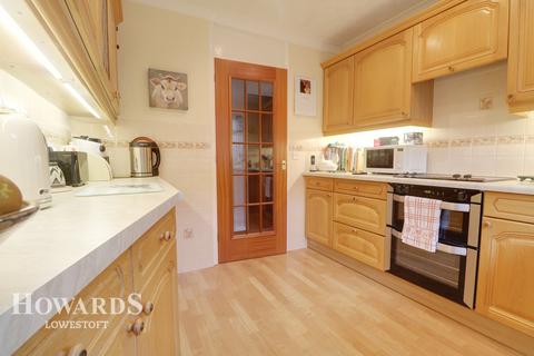 18 Bramfield Road, Lowestoft, NR32 3DT