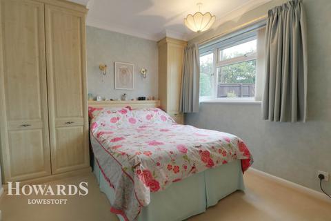 18 Bramfield Road, Lowestoft, NR32 3DT