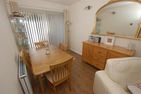 3 Edinburgh Crescent, Stourbridge, DY8 5HB