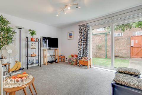 5 Beaver Close, London, SE20 8DX