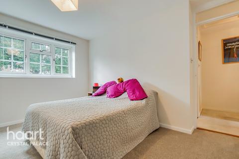 5 Beaver Close, London, SE20 8DX