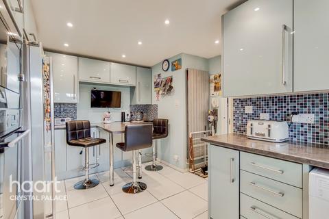 5 Beaver Close, London, SE20 8DX