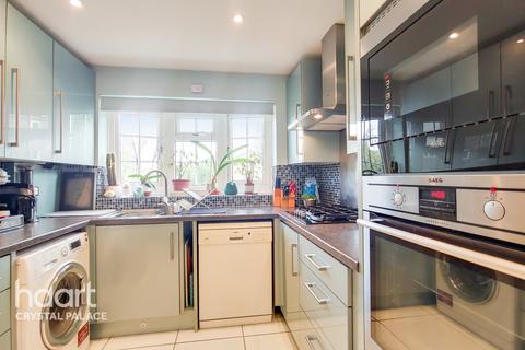 5 Beaver Close, London, SE20 8DX