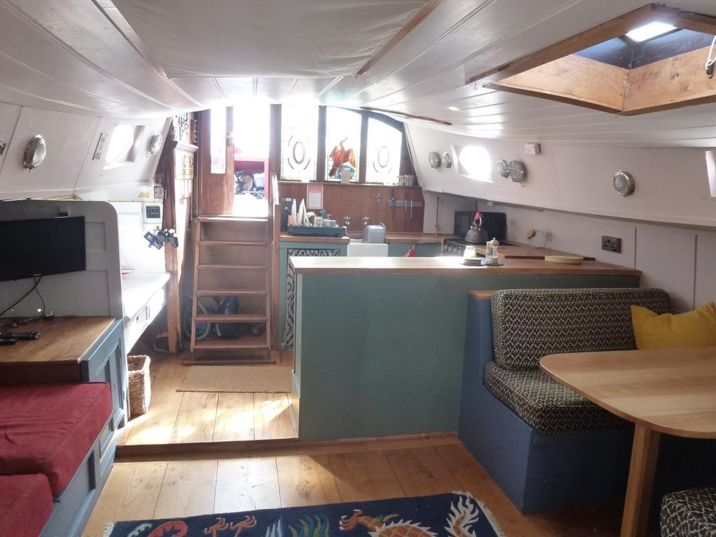 Ferry Quay, Woodbridge, IP12 2 bed houseboat for sale £76,500