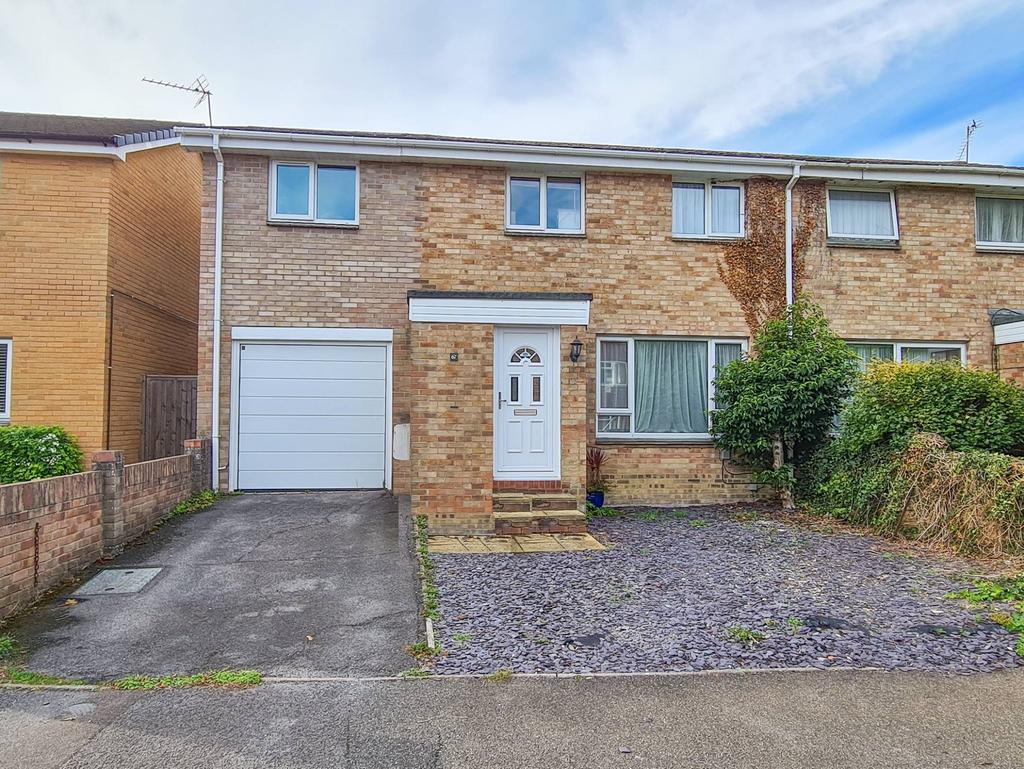 Bracken Road, North Baddesley 4 bed semidetached house £1,250 pcm (£