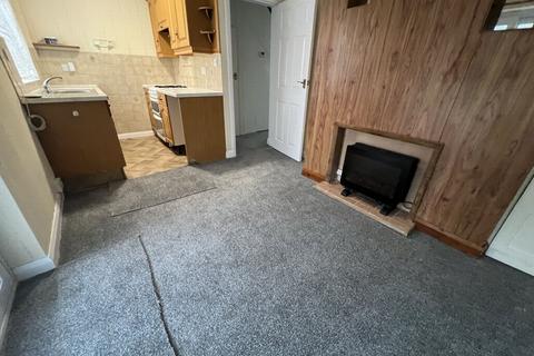 3 bedroom townhouse to rent, Estoril Avenue, Wigston, LE18